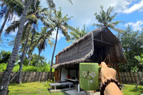 Gili Meno, chata na&nbsp;palach – zamieszkać między bogami, a&nbsp;duchami.