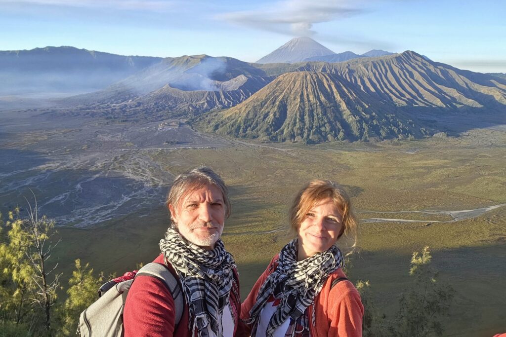 Baś i Piotr razem na szlaku przy wulkanie Bromo